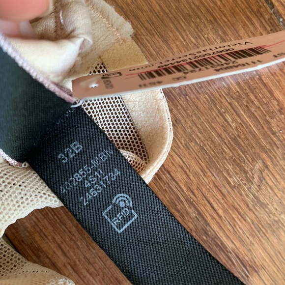 NWT Victoria's Secret Very Sexy Starburst Plunge Bra Cream Underwire Unlined 32B - Picture 13 of 13